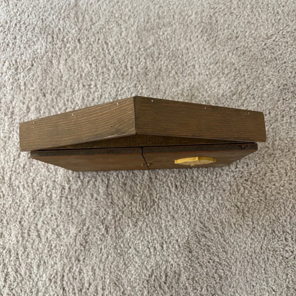 N/A charming wooden